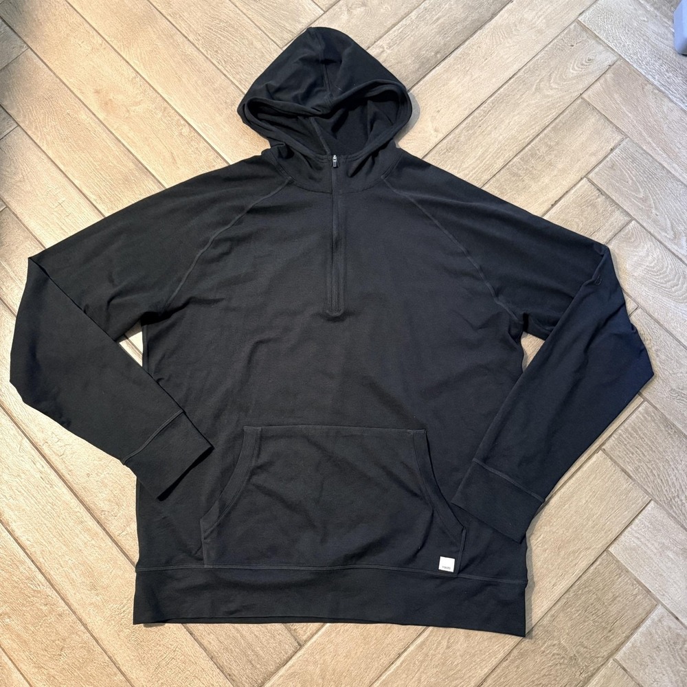 Vuori Hoodie Mens XL Black 1/4 Zip Pullover Jersey Kangaroo Pocket Logo soft